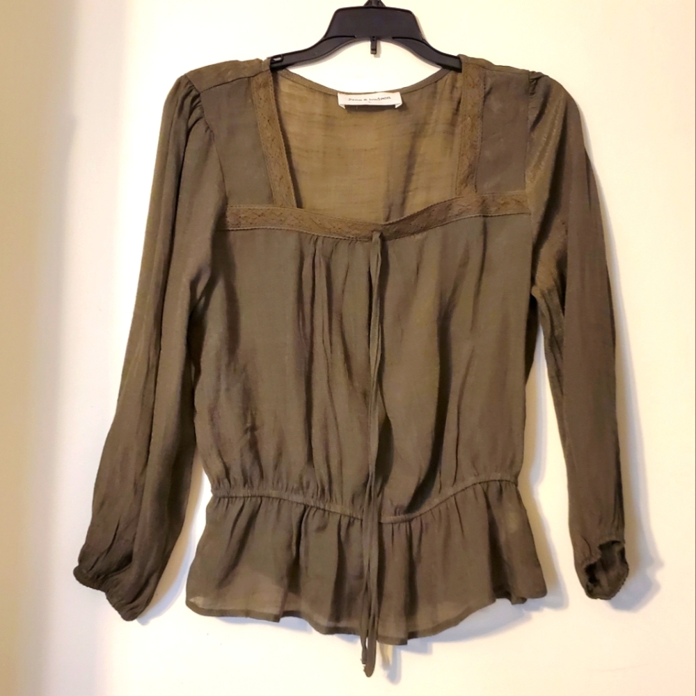 Cute olive top
